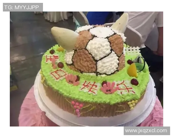 养乐多携手足球明星共创健康生活新篇章你知道他是谁吗