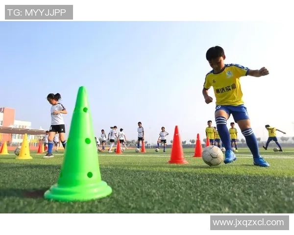 儿童足球图带你领略小小球员的激情与梦想，开启快乐运动的新篇章