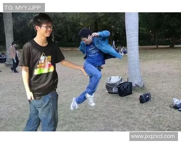 足球信图片的魅力与故事揭示了运动精神与团队合作的深刻内涵