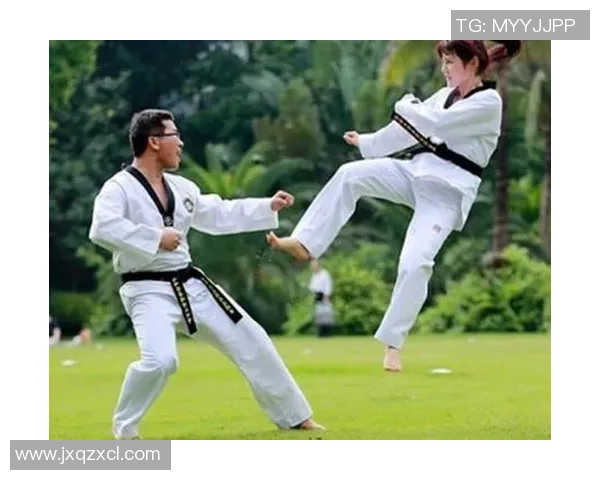 足球跳踢技巧解析与训练方法分享助你提升场上表现 足球跳踢技巧解析与训练方法分享助你提升场上表现